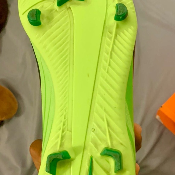 KIDS ZOOM VAPOR 15 ACADEMY MDS SOCCER CLEATS - Picture 2 of 6